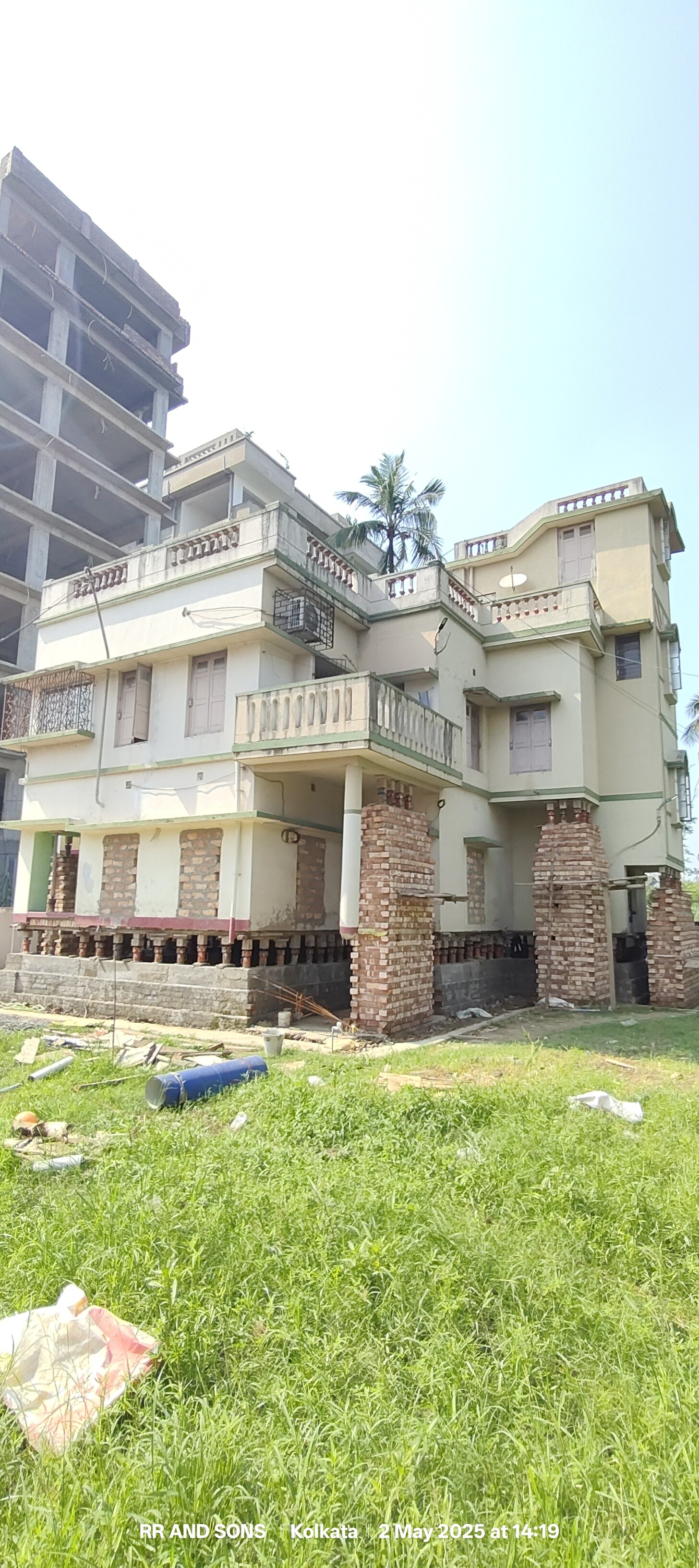 House Lifted on Mechanical Jacks with New Plinth Beam for Extra Floor — Kolkata, West Bengal