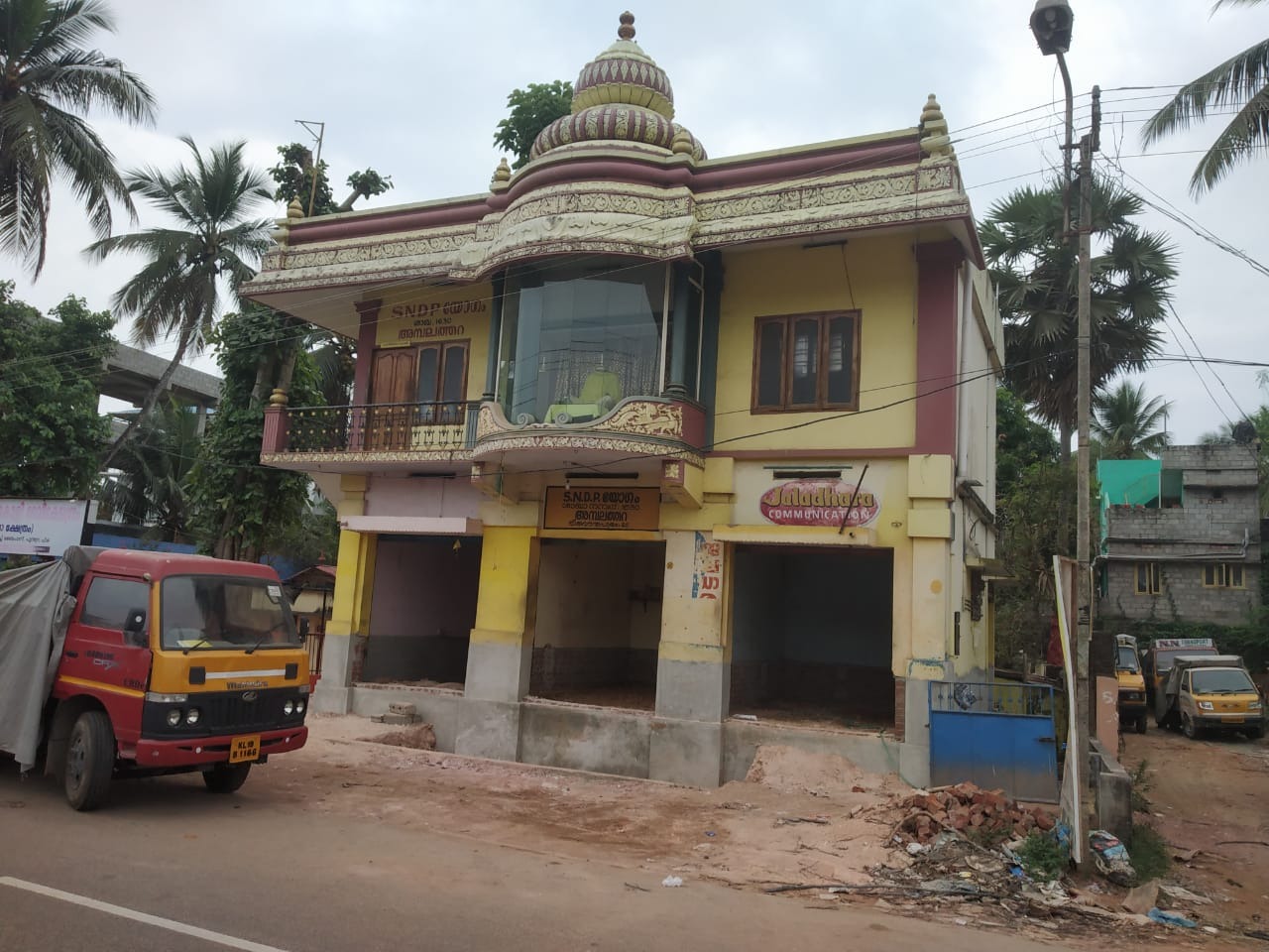 Temple Lifted 4.5 Feet Above Road Level — Villupuram, Tamil Nadu